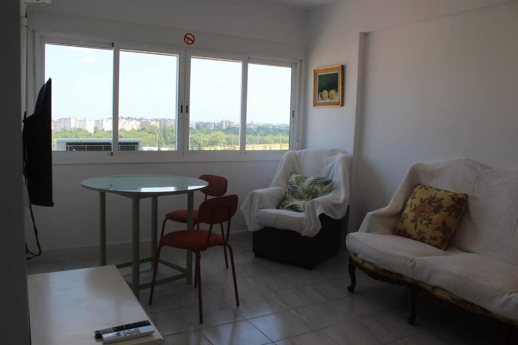 Roch2 - Modern Near Metro Apartment