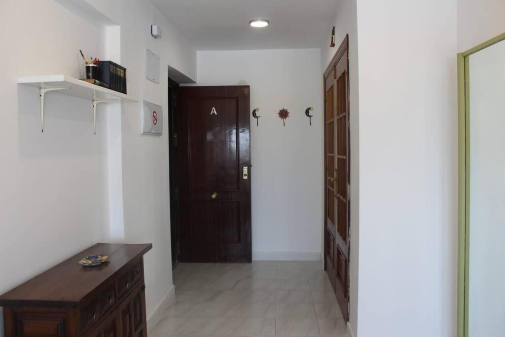 Roch2 - Modern Near Metro Apartment Seville