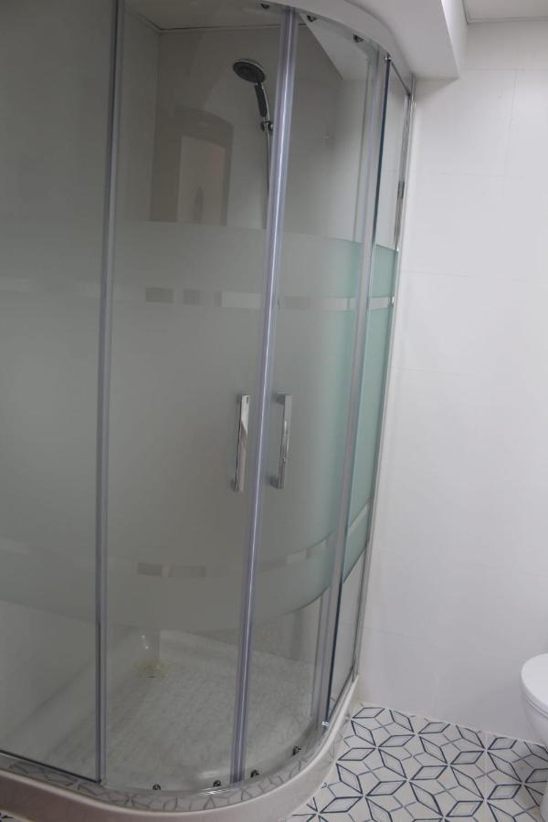 Roch2 - Modern Near Metro Apartment *